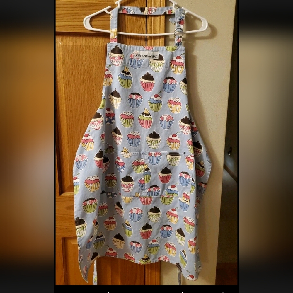 Ritz Kitchen Wears Cupcake Print Baking Apron 28"x33" Tie Back Adjustable Strap